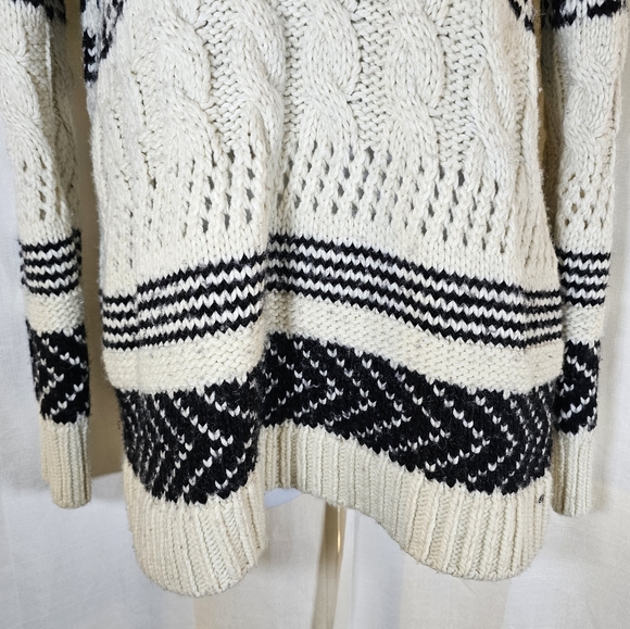 2/$20 American Eagle M Thick Sweater - Picture 10 of 10